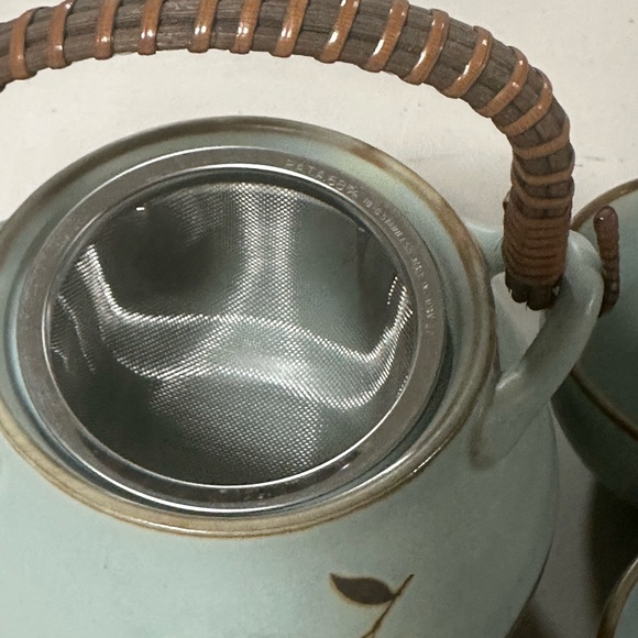 New Japanese Pottery Teapot and 4 Cup Set - Picture 4 of 8